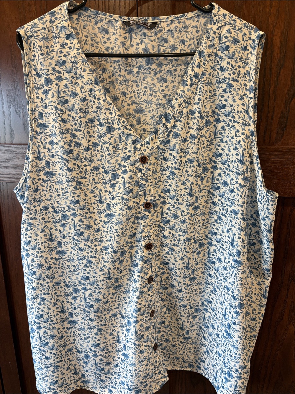 BloomChic Blue & White Floral Button-Front Camisole